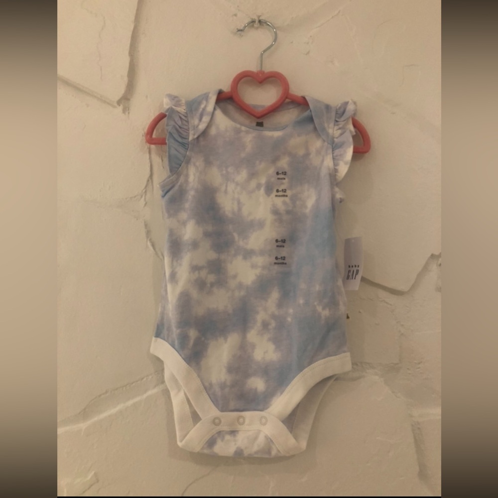 NWT Baby gap body suit